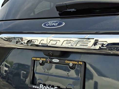 Used 2024 Ford Explorer XLT AWD/4WD image 30