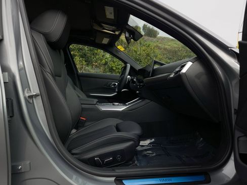 Used 2025 BMW 330i Sedan w/ Convenience Package image 24