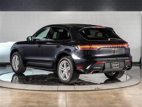 Certified 2026 Porsche Macan AWD/4WD image 3