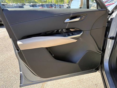 Used 2024 Cadillac XT4 Luxury w/ Cold Weather Package FWD image 8