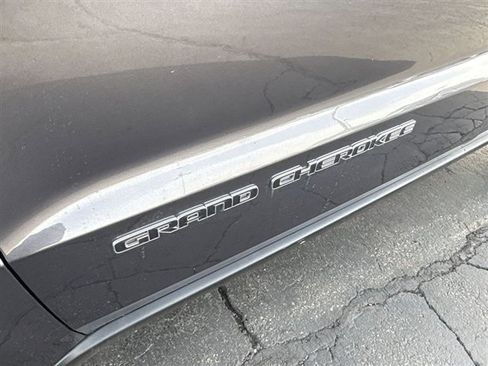 Used 2017 Jeep Grand Cherokee Limited image 30