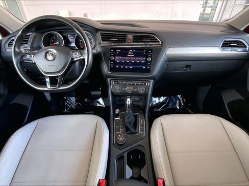 Used 2019 Volkswagen Tiguan SE w/ Panoramic Sunroof Package AWD/4WD image 16