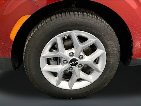 Used 2025 Kia Soul LX w/ LX Technology Package FWD image 28