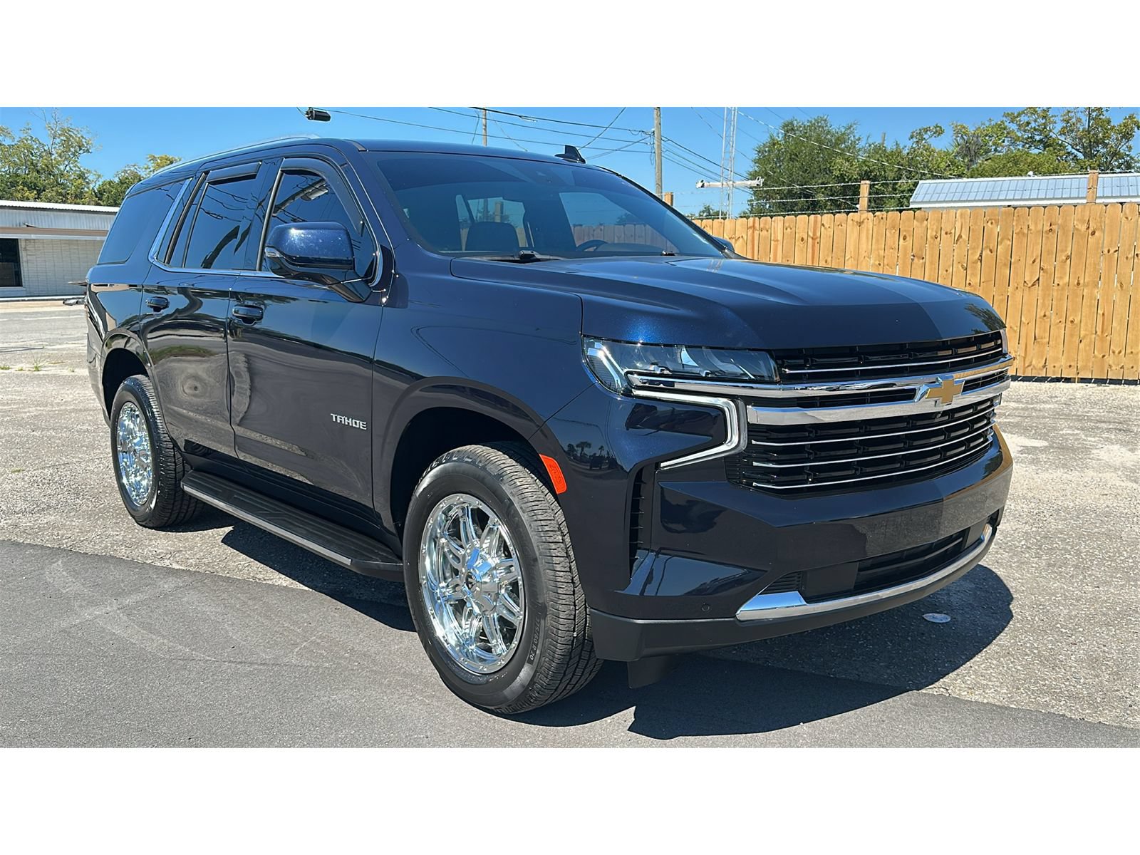 Used 2023 Chevrolet Tahoe LT w/ Luxury Package AWD/4WD image 7