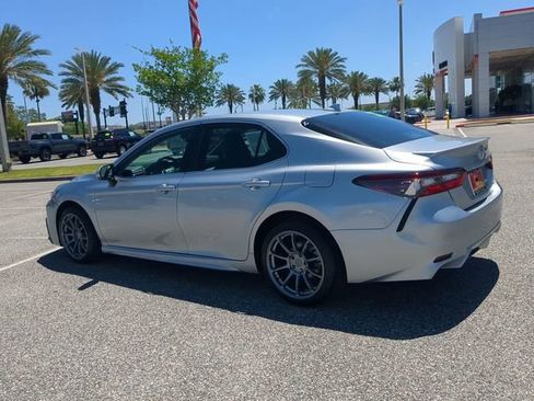 Used 2022 Toyota Camry SE image 6