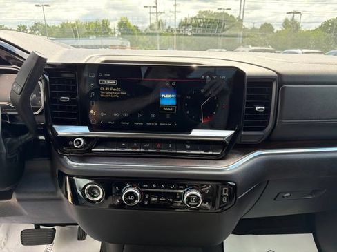 Used 2024 GMC Sierra 1500 SLT AWD/4WD image 17