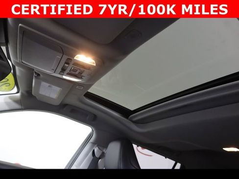 Used 2023 Toyota Highlander XLE image 28