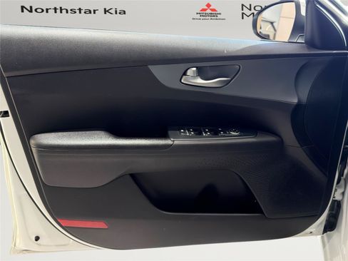 Used 2021 Kia Forte LXS FWD image 8