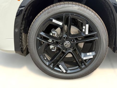 New 2026 Volkswagen Tiguan SE R-Line image 11