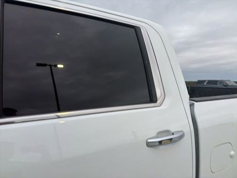 Used 2022 GMC Sierra 2500 SLT w/ SLT Preferred Package image 18