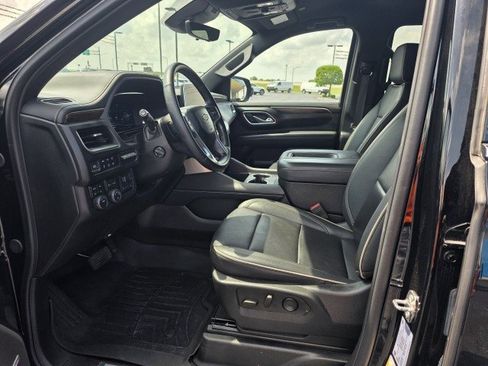 Used 2024 Chevrolet Suburban Premier AWD/4WD image 2