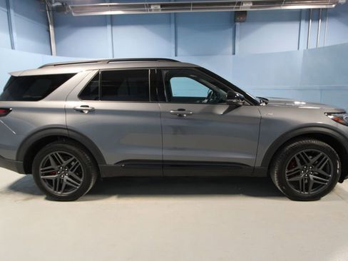 Used 2025 Ford Explorer ST-Line w/ Premium Package image 41