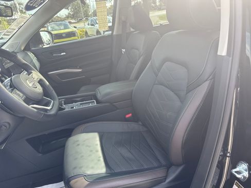 Certified 2025 Nissan Pathfinder Platinum image 28