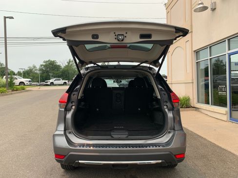 Used 2018 Nissan Rogue SV AWD/4WD image 8