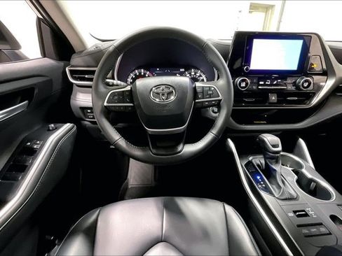 Certified 2024 Toyota Highlander XLE AWD/4WD image 6