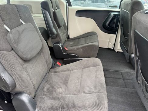 Used 2016 Dodge Grand Caravan American Value Package w/ UConnect Hands-Free Group FWD image 8