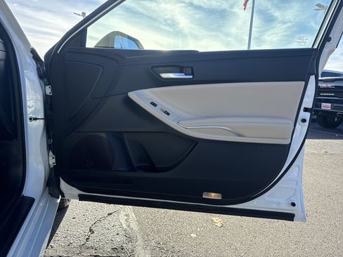 Used 2021 Toyota Avalon XLE image 25