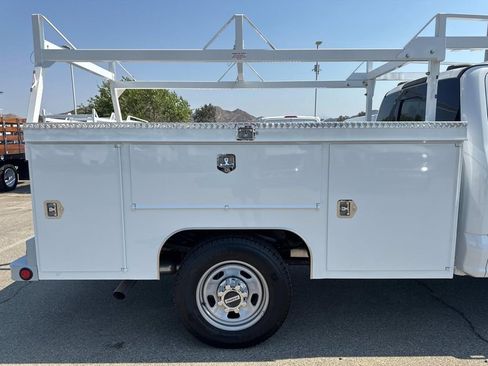 New 2025 Ford F350 XL w/ XL Chrome Package image 19