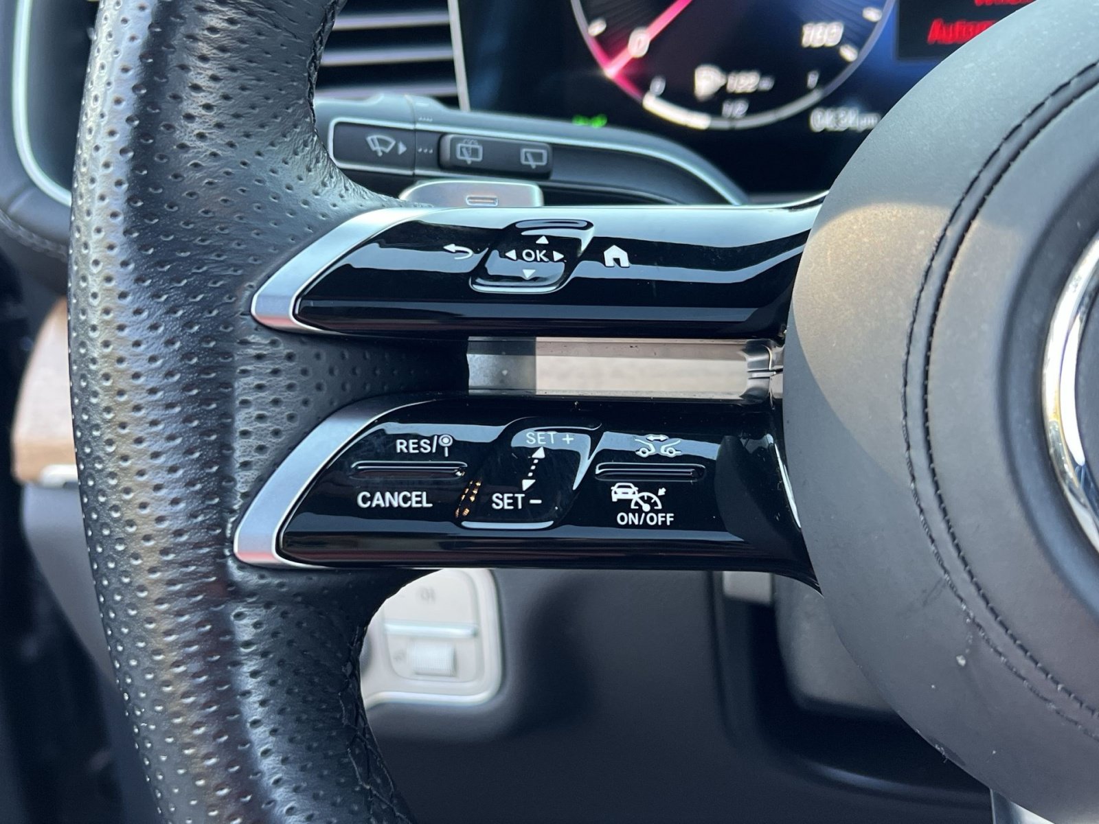 Certified 2025 Mercedes-Benz GLS 450 4MATIC image 38