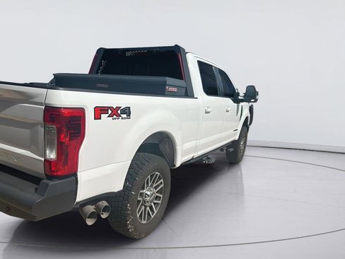 Used 2019 Ford F250 Lariat w/ Lariat Value Package AWD/4WD image 4