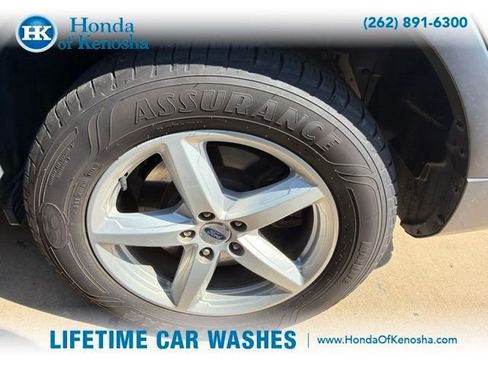Used 2017 Ford Explorer XLT w/ Equipment Group 202A AWD/4WD image 3