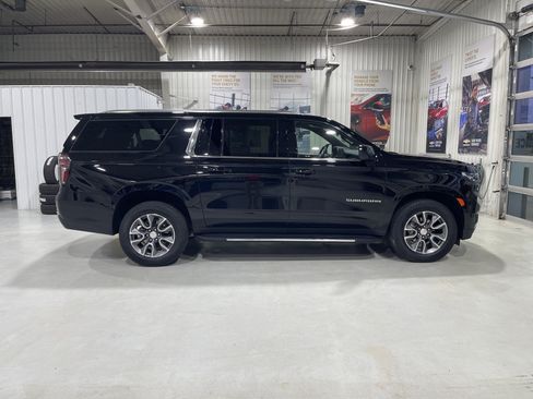 Used 2023 Chevrolet Suburban LS AWD/4WD image 9