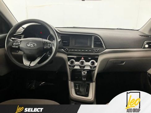 Used 2019 Hyundai Elantra SE FWD image 16