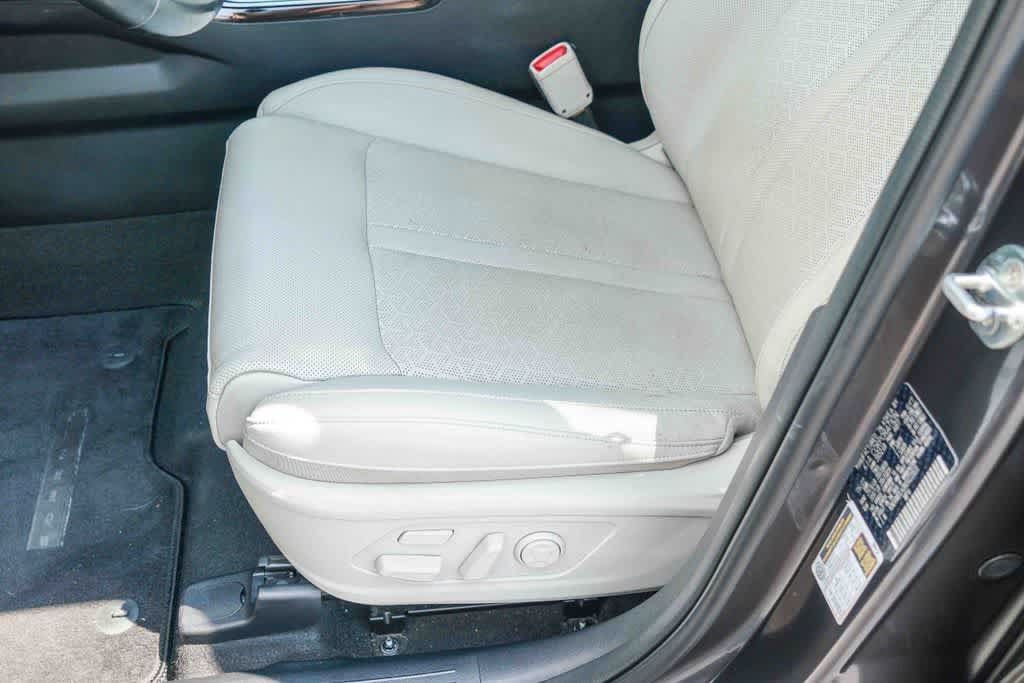 Certified 2022 Kia Sorento SX Prestige w/ Panoramic Sunroof Package AWD/4WD image 20