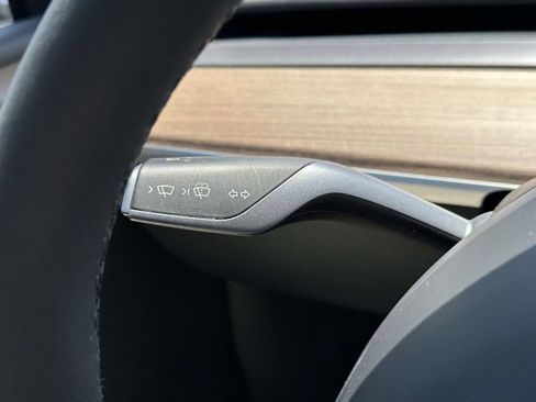 Used 2023 Tesla Model Y 2WD image 21