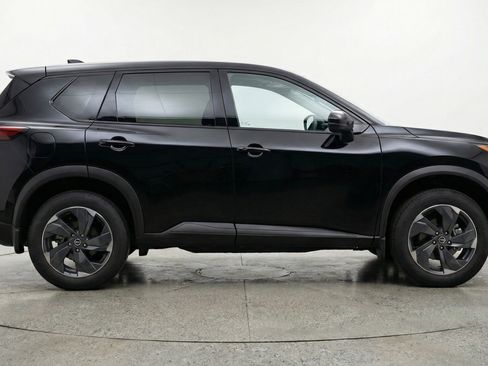 Used 2025 Nissan Rogue SV image 11