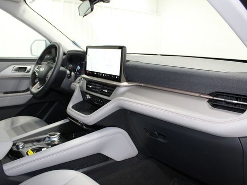 Used 2025 Ford Explorer Active w/ Active Comfort Package image 26