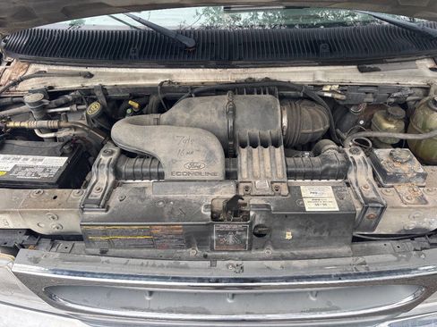 Used 2000 Ford E-150 and Econoline 150 image 13