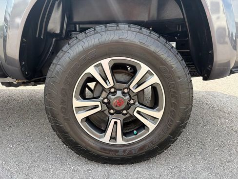 Used 2018 Toyota Tacoma TRD Sport w/ TRD Premium Sport Package RWD image 12