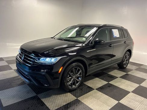 Certified 2023 Volkswagen Tiguan SE FWD image 3