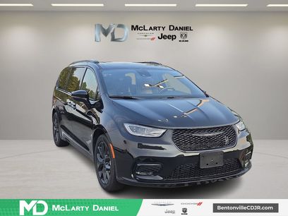Used 2025 Chrysler Pacifica Limited