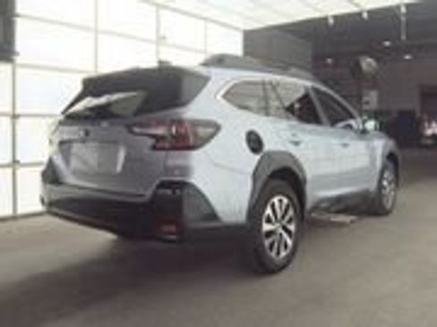 Used 2023 Subaru Outback Premium image 2