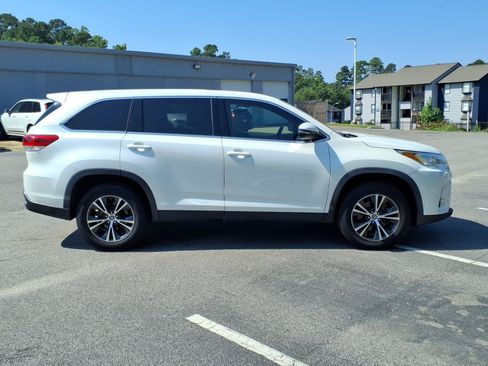 Used 2019 Toyota Highlander LE FWD image 26