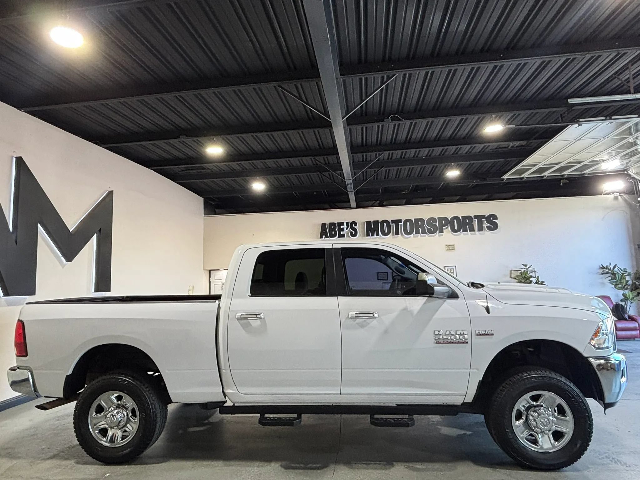 Used 2015 RAM 2500 SLT AWD/4WD image 4
