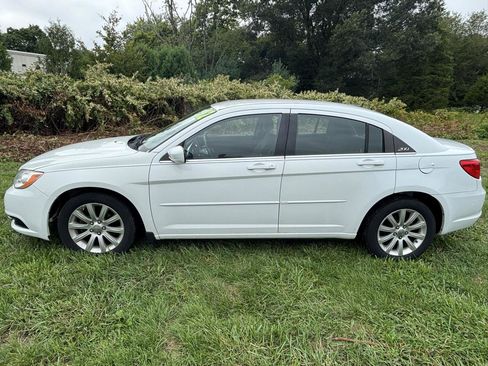Used 2012 Chrysler 200 Touring FWD image 8