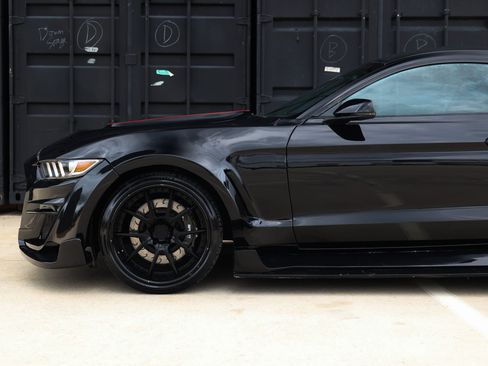 Used 2016 Ford Mustang Shelby GT350 w/ Technology Package RWD image 29
