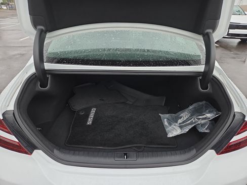 Used 2025 Genesis G70 2.5T image 9