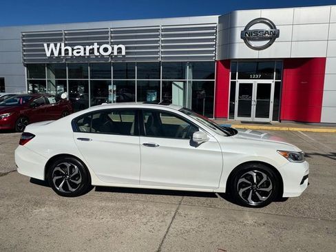 Used 2017 Honda Accord EX image 6