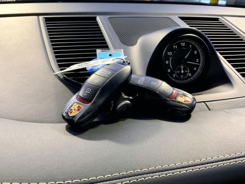 Used 2022 Porsche Macan S image 21