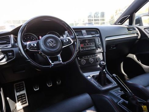 Used 2016 Volkswagen GTI SE image 48