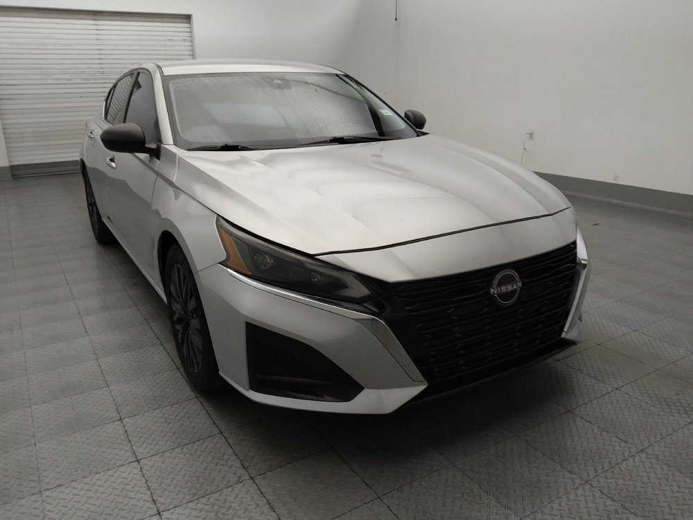 Used 2024 Nissan Altima 2.5 SV FWD image 13