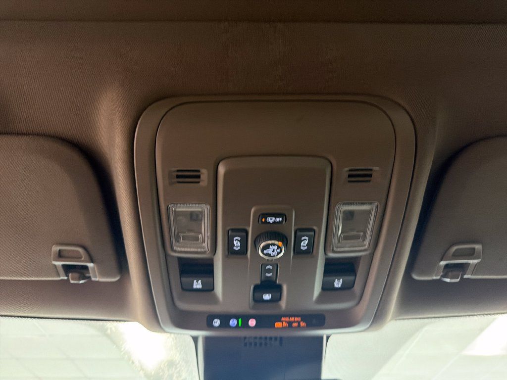 Used 2025 GMC Yukon Denali w/ Sun & Power Step Package RWD image 20