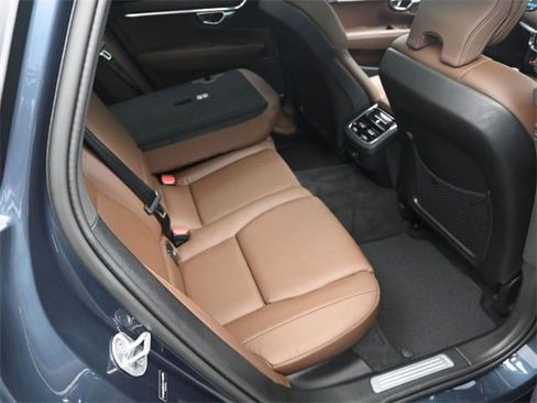 Certified 2025 Volvo V90 B6 Cross Country Plus image 28