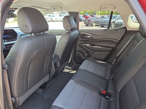 Used 2024 Chevrolet Trax LT w/ Driver Confidence Package FWD image 20