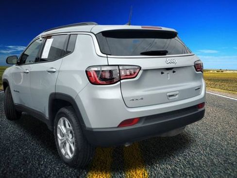 Certified 2024 Jeep Compass Latitude image 23