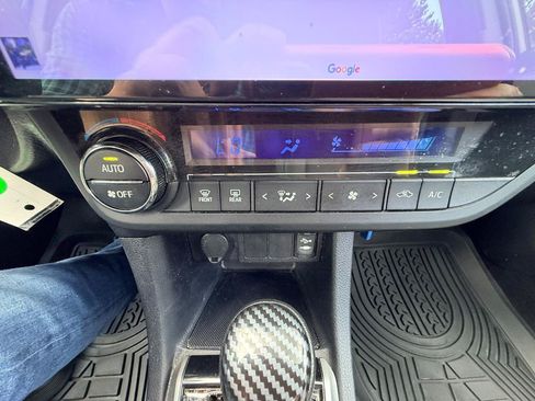 Used 2015 Toyota Corolla LE FWD image 21